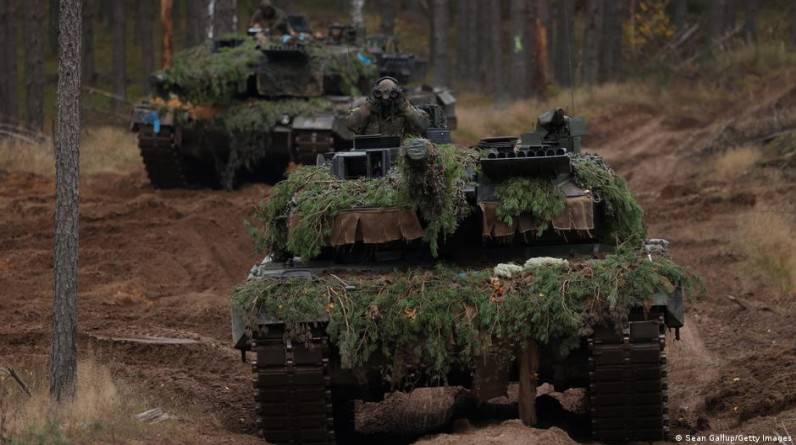 خبير سياسي للوموند: ألمانيا أثبتت أنها استفادت من دروس التاريخ بإرسالها دبابات لأوكرانيا